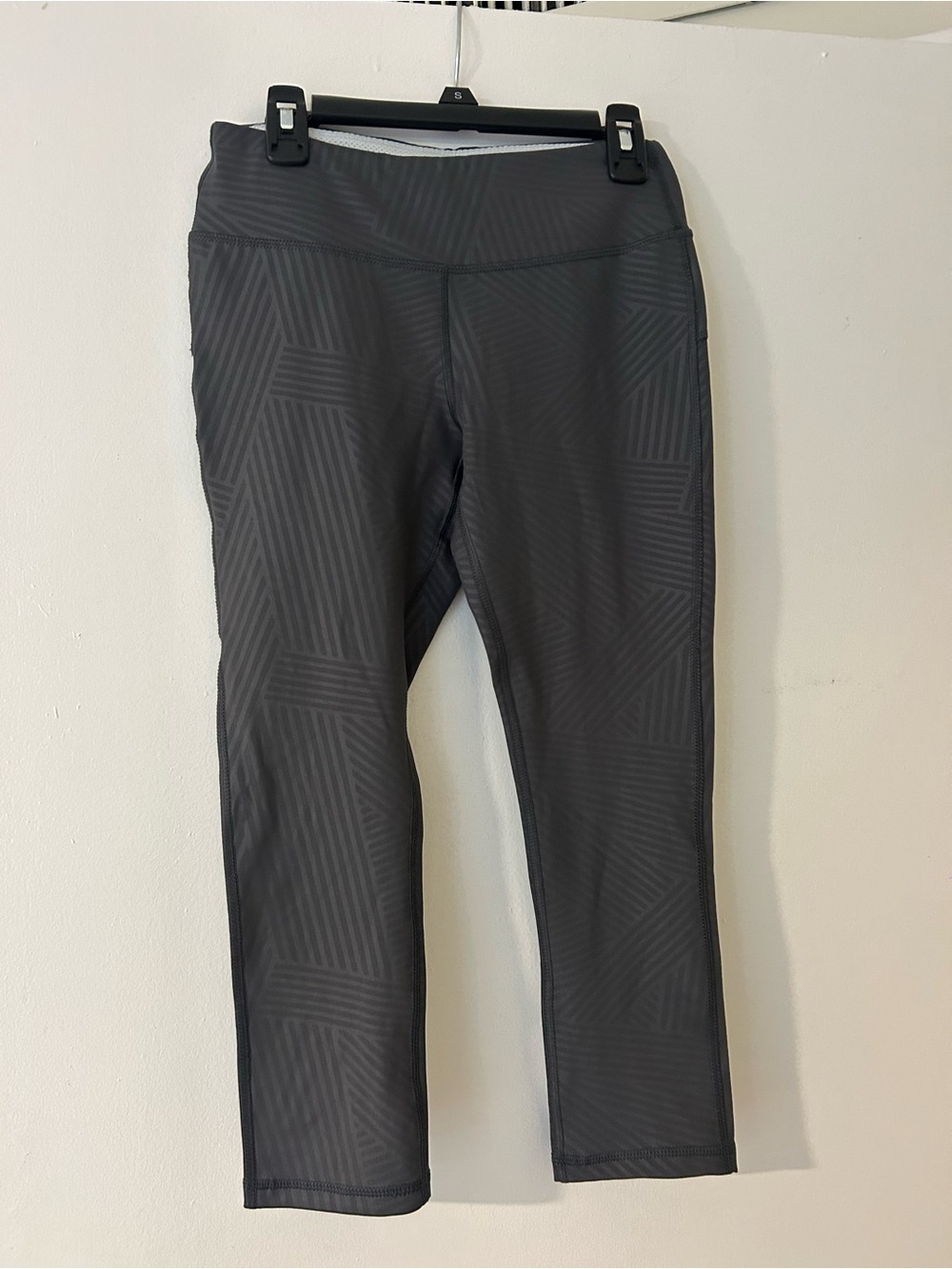 Marika Gray Geometric Capri Leggings